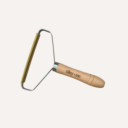 Eco-friendly reusable pet hair lint remover made of beech wood with ergonomic handle