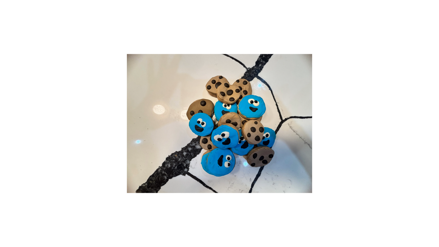 Organic Peanut Butter Cookies for Dogs - Hand-Decorated Treats 🐾🍪💙