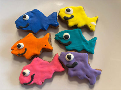 Colorful fish-shaped Pawquarium Treats for dogs with organic ingredients and vibrant icing