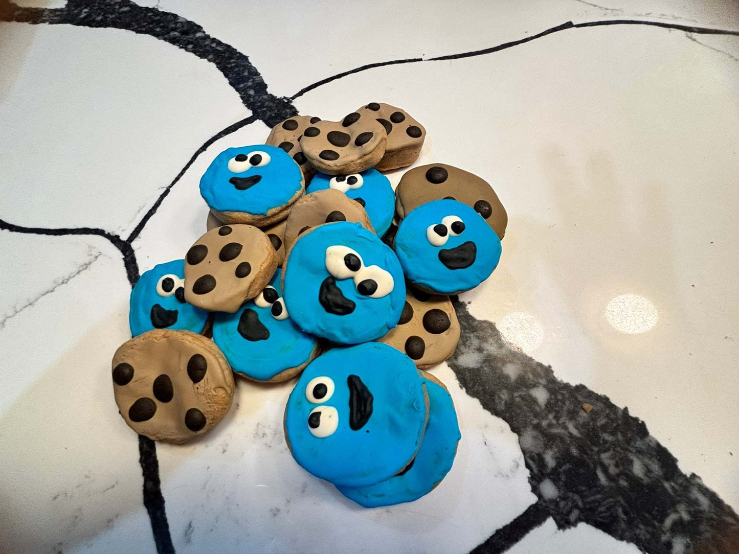 Organic Peanut Butter Cookies for Dogs - Hand-Decorated Treats 🐾🍪💙
