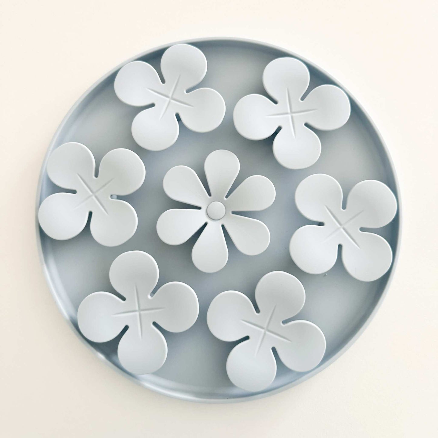 Snuffle Mat Flowers pet interactive toy for mental stimulation on a round base with flower shapes