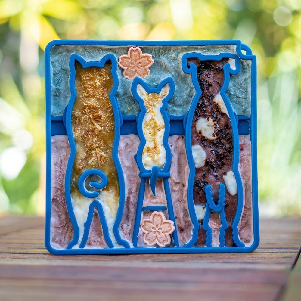 Waiting Dogs Design eTray shallow blue slow feeder tray with dog shapes and raised ridges for mental enrichment and slow feeding