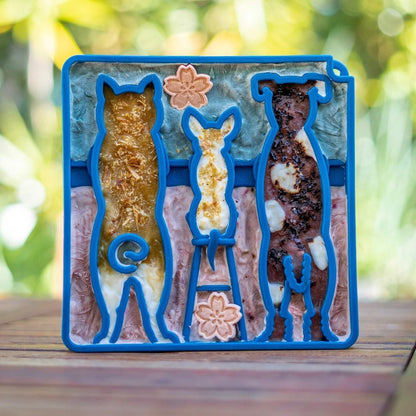 Waiting Dogs Design eTray shallow blue slow feeder tray with dog shapes and raised ridges for mental enrichment and slow feeding