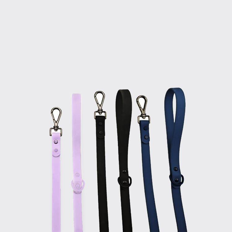 Durable easy-to-clean dog leash with nylon strap and metal buckle