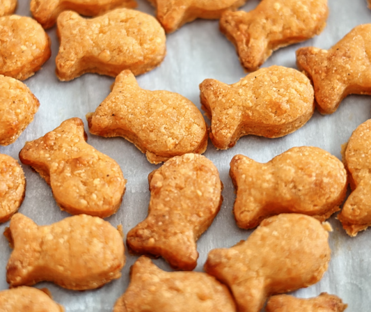 Organic Goldfish Cheddar Treats for dogs with simple ingredients