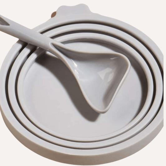 BPA-free silicone pet food saver lid with integrated spoon preserving freshness