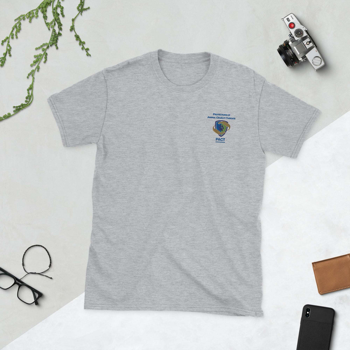 Short-sleeve unisex t-shirt PACT branded in white for everyday comfort