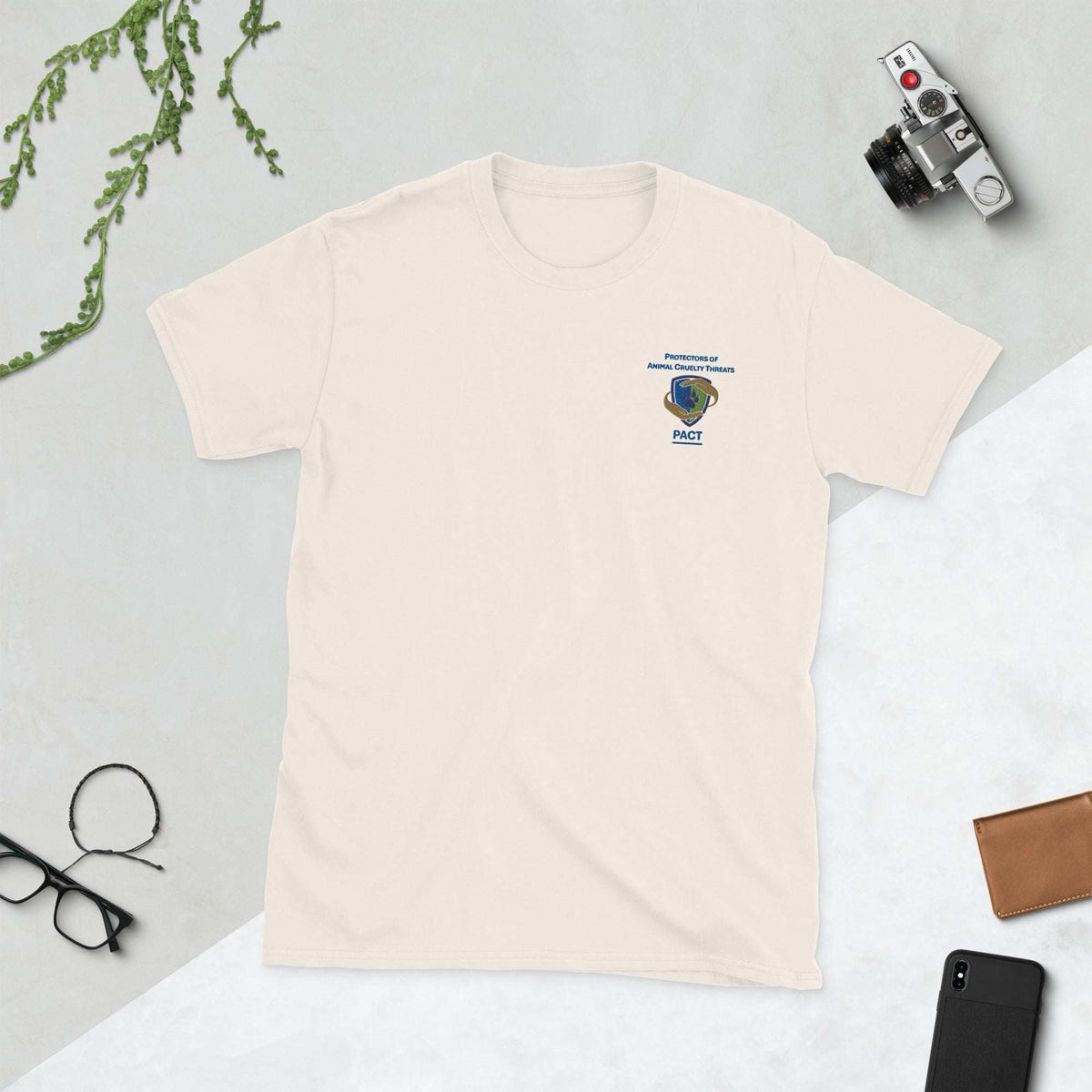 Short-sleeve unisex t-shirt made of soft durable cotton