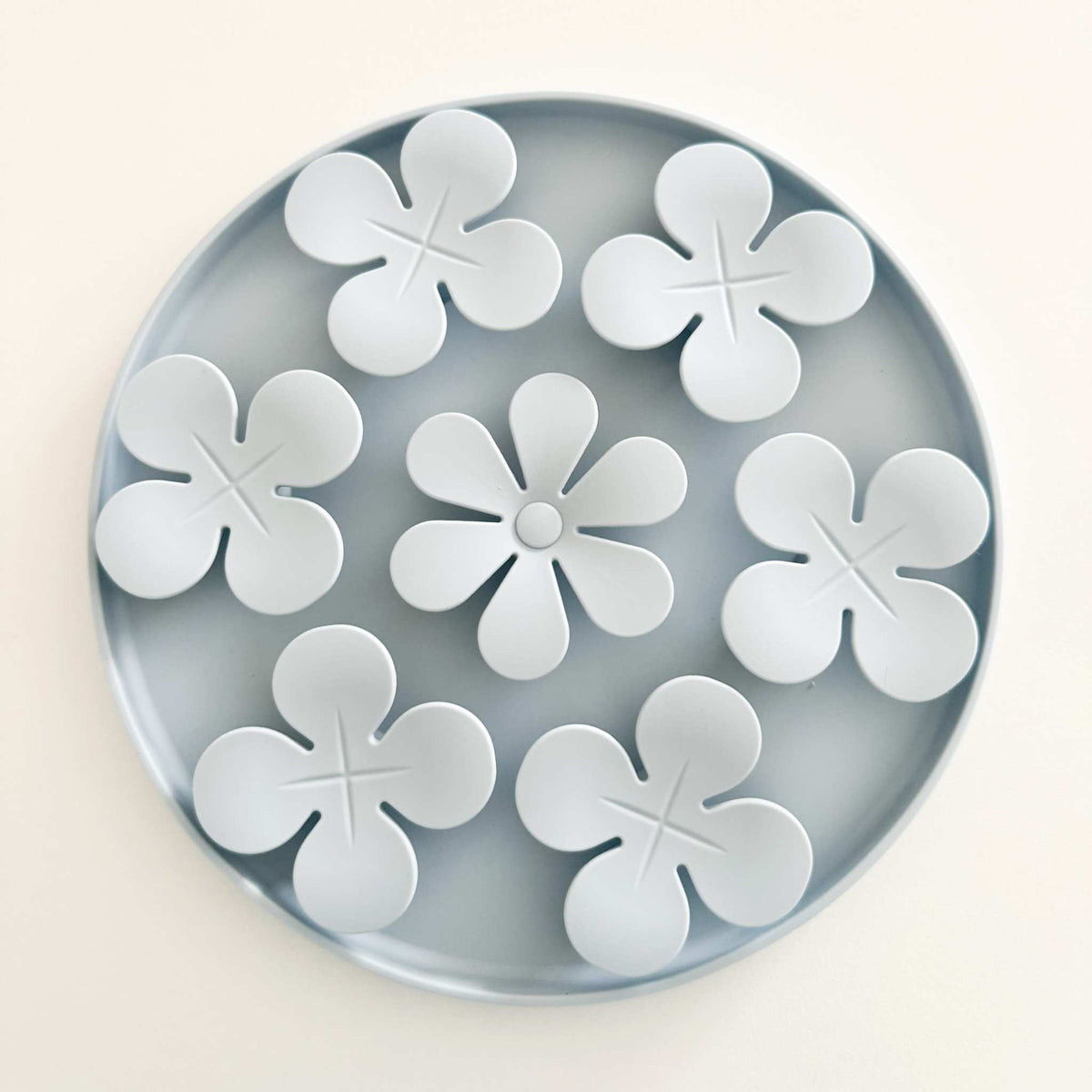 silicone snuffle mat with flower design for dog enrichment
